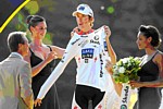 Andy Schleck auf dem Schlusspodest der Tour de France 2009